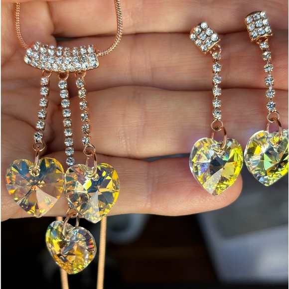 Swarovski Crystals Dangling Heart Necklace Set - Picture 5 of 5